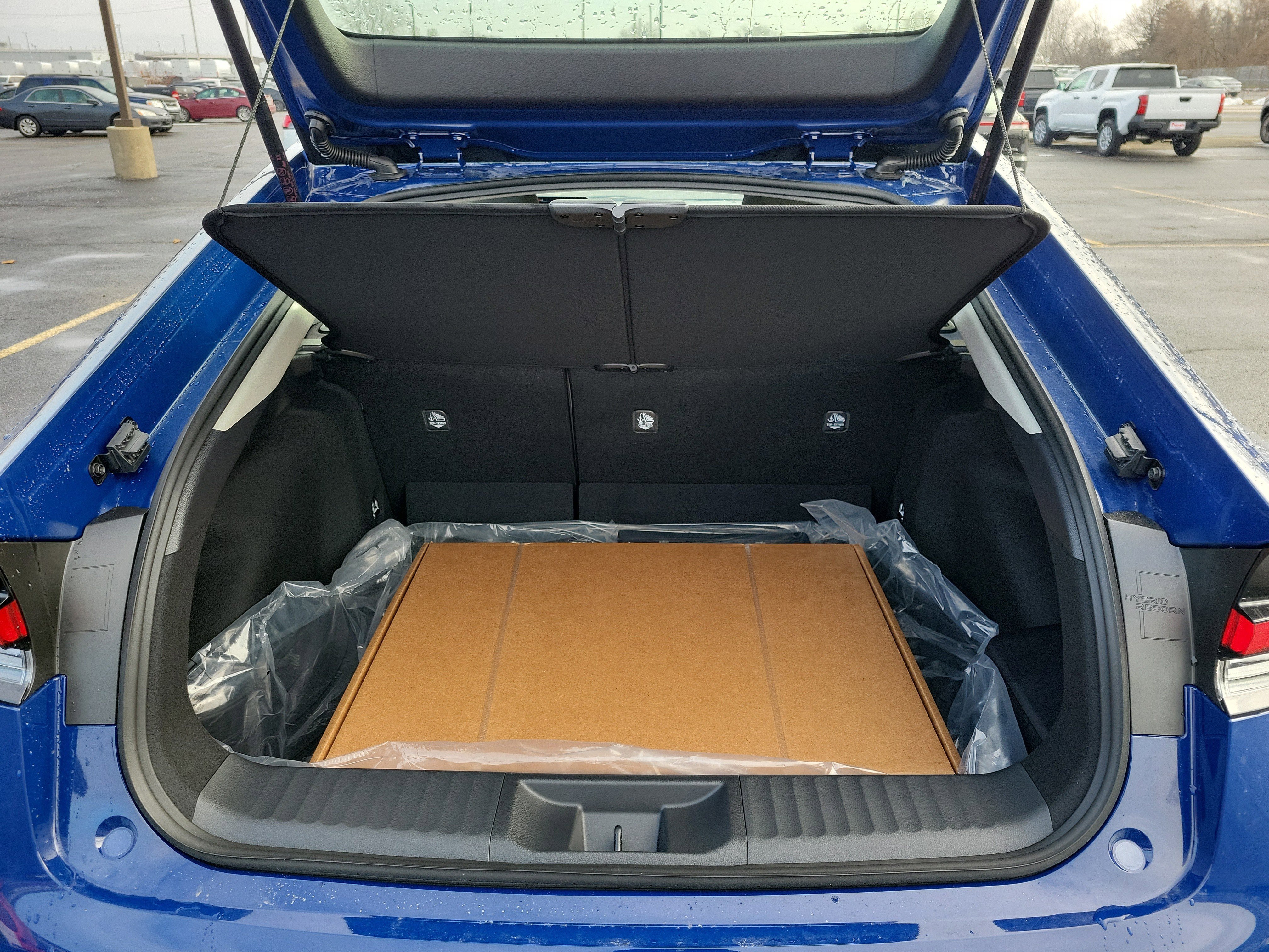 2026 Toyota Prius LE - Photo 8