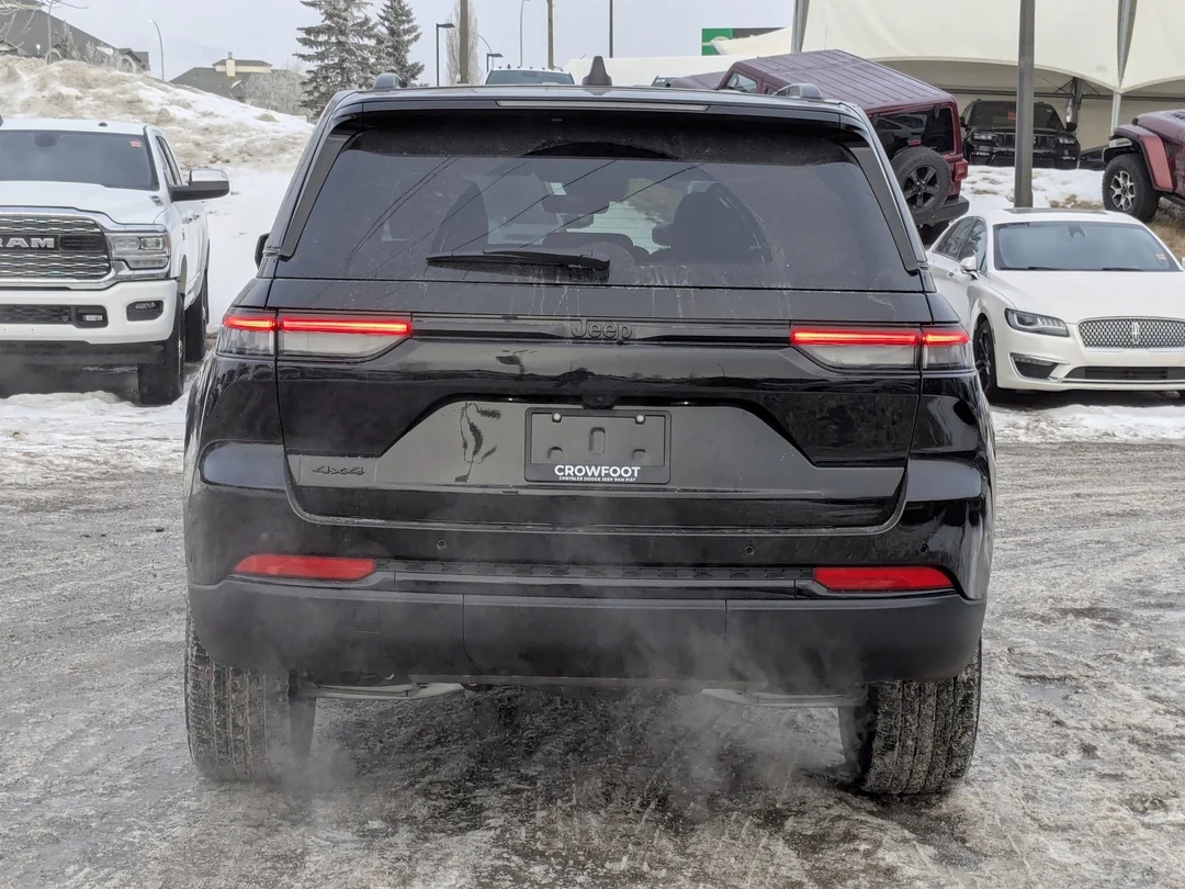 New 2025 Black Jeep Altitude - - 4x4 - Power Sunroof - Power Liftgate - Wireless Charging - 20 Black Wheels & More! image 7