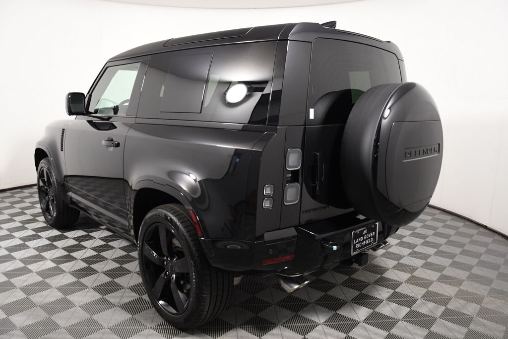 New 2026 Santorini Blk Land Rover V8 image 4
