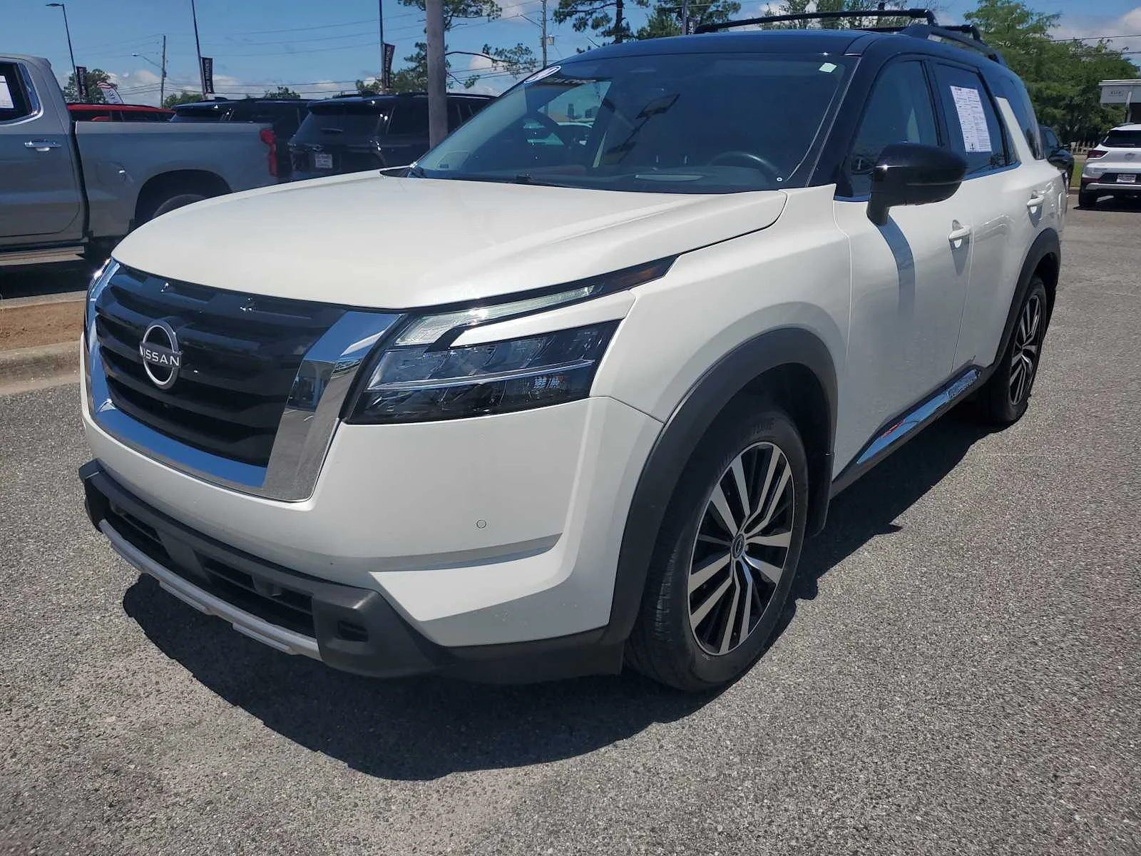 2024 Nissan Pathfinder Platinum 4WD's photo