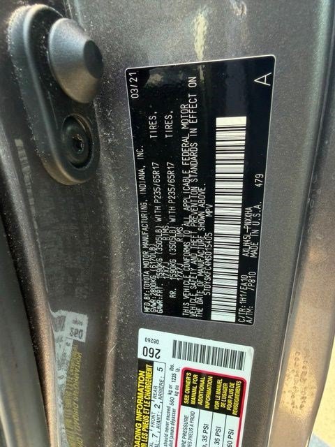 Used 2021 Silver Toyota XLE image 9