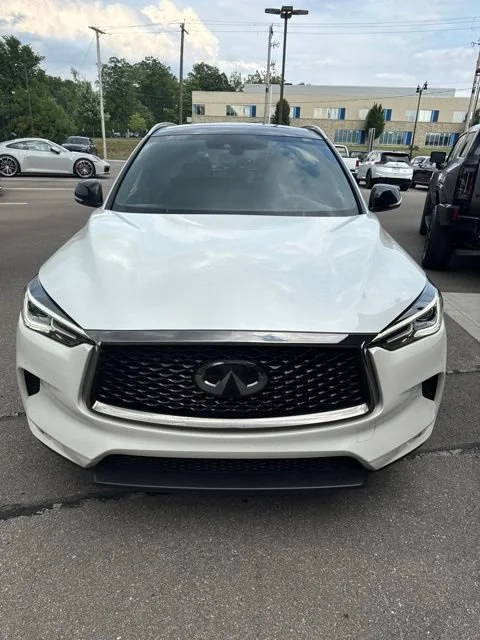 Used 2021 Majestic White INFINITI LUXE image 7