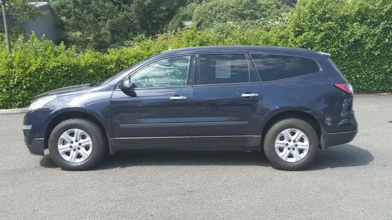2017 Chevrolet Traverse LS photo 4
