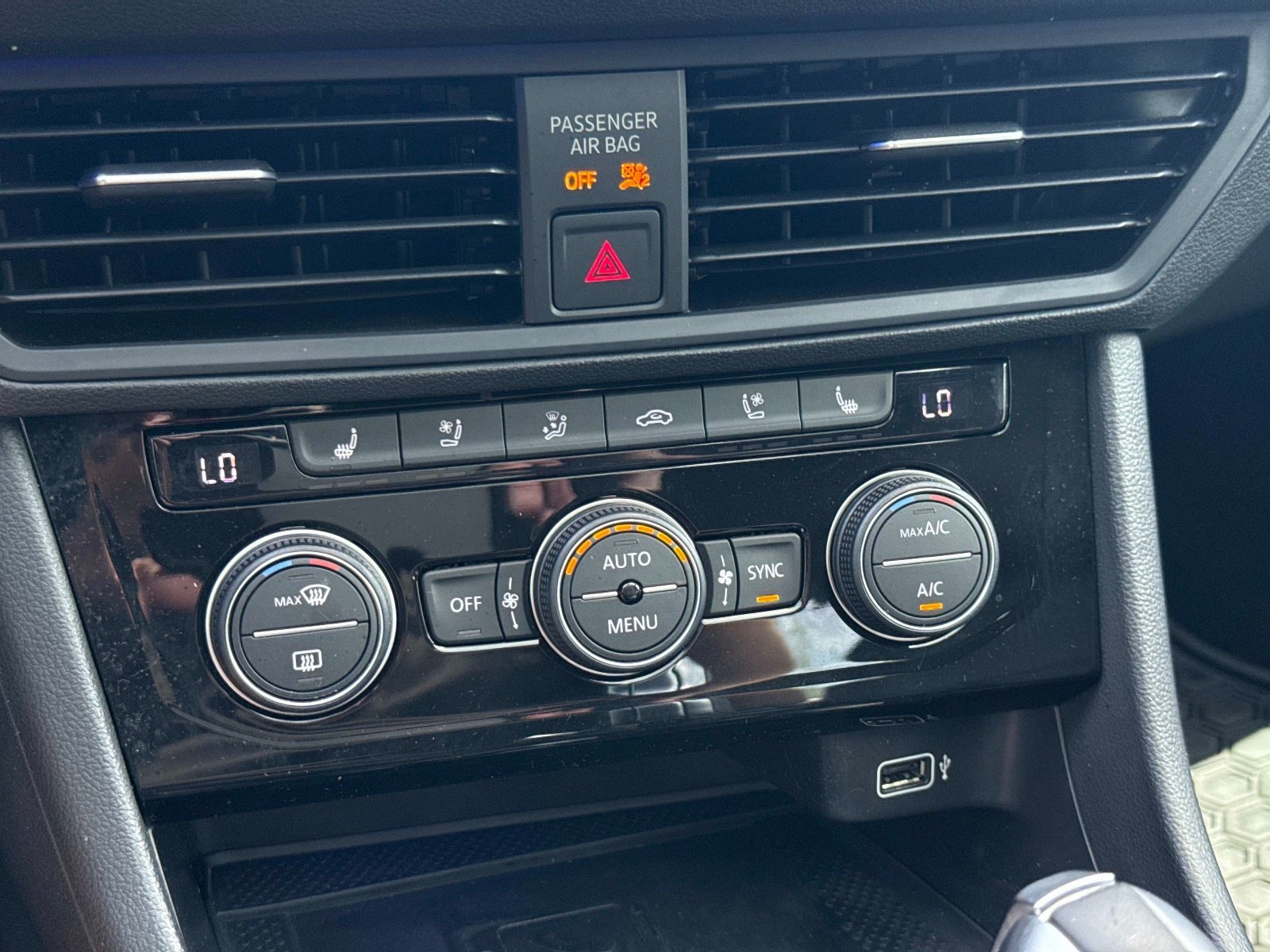 Used 2019 Platinum Gray Metallic Volkswagen R-Line image 26
