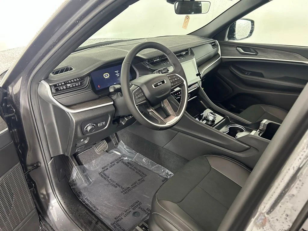 New 2026 Baltic Gray Metallic Clear-Coat Exterior Paint Jeep Altitude image 12