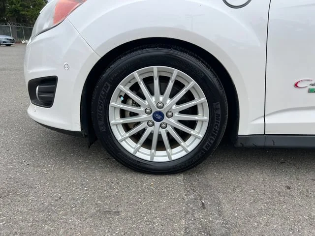 Used 2014 White Platinum Metallic Tri-Coat Ford SEL image 27