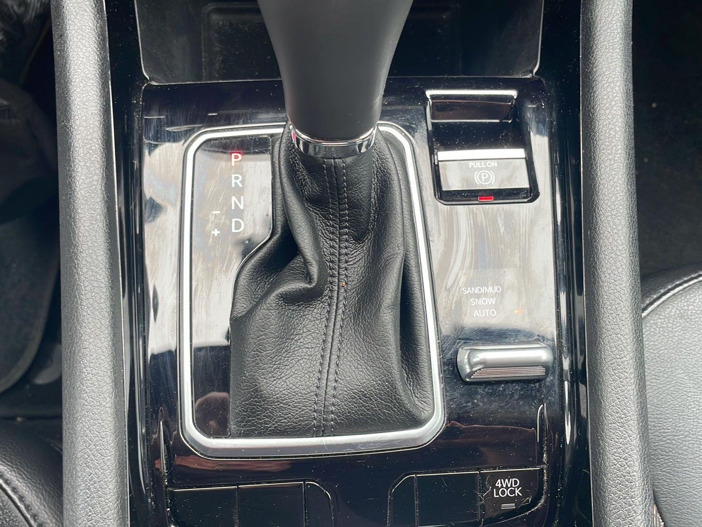 Used 2023 Laser Blue Pearlcoat Jeep Limited image 6