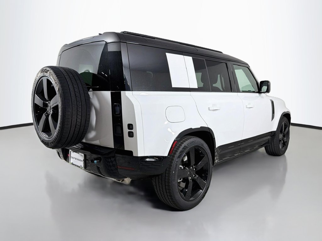 New 2026 Fuji White Land Rover X-Dynamic SE image 5