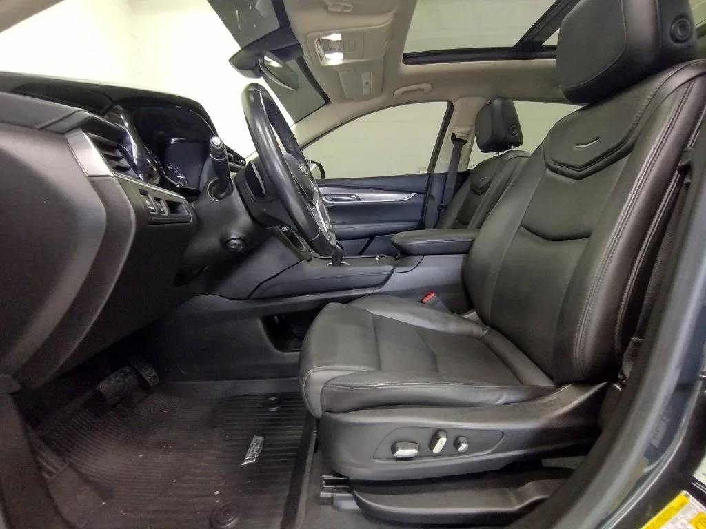 Used 2019 Black Cadillac Luxury image 39