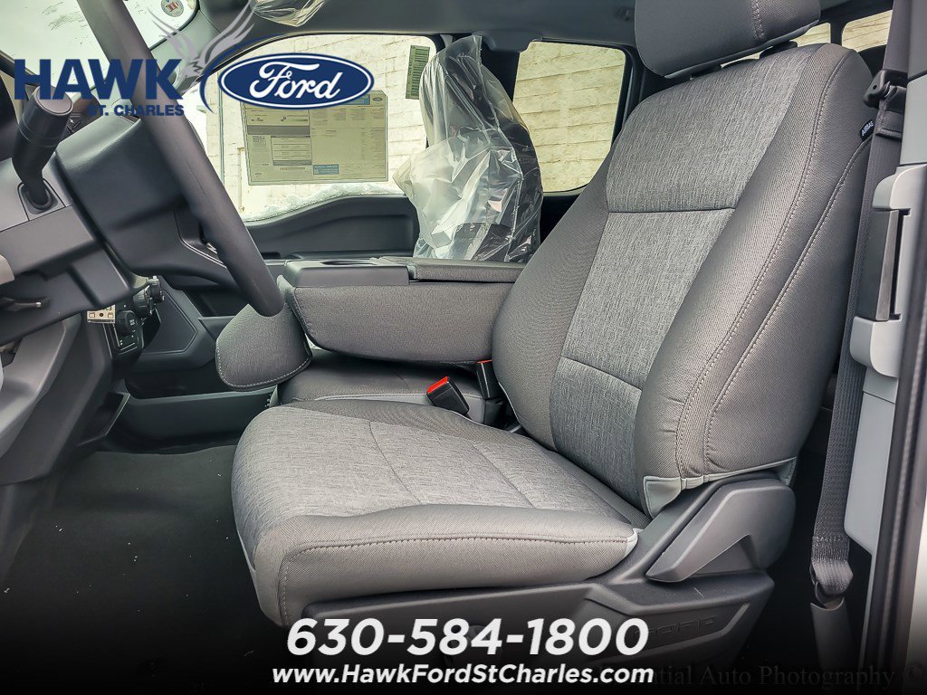 New 2026 Oxford White Ford F-250® XL image 7