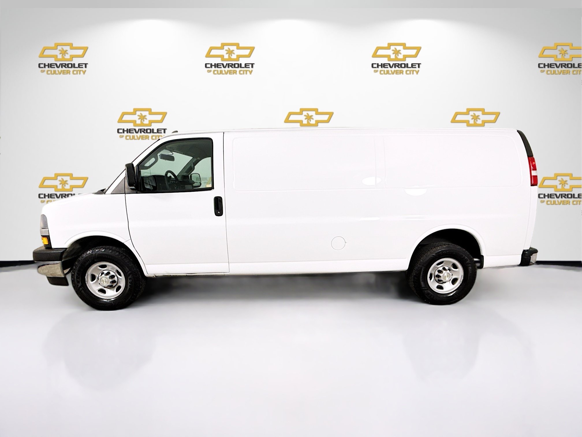 Used 2020 Summit White Chevrolet WT image 4