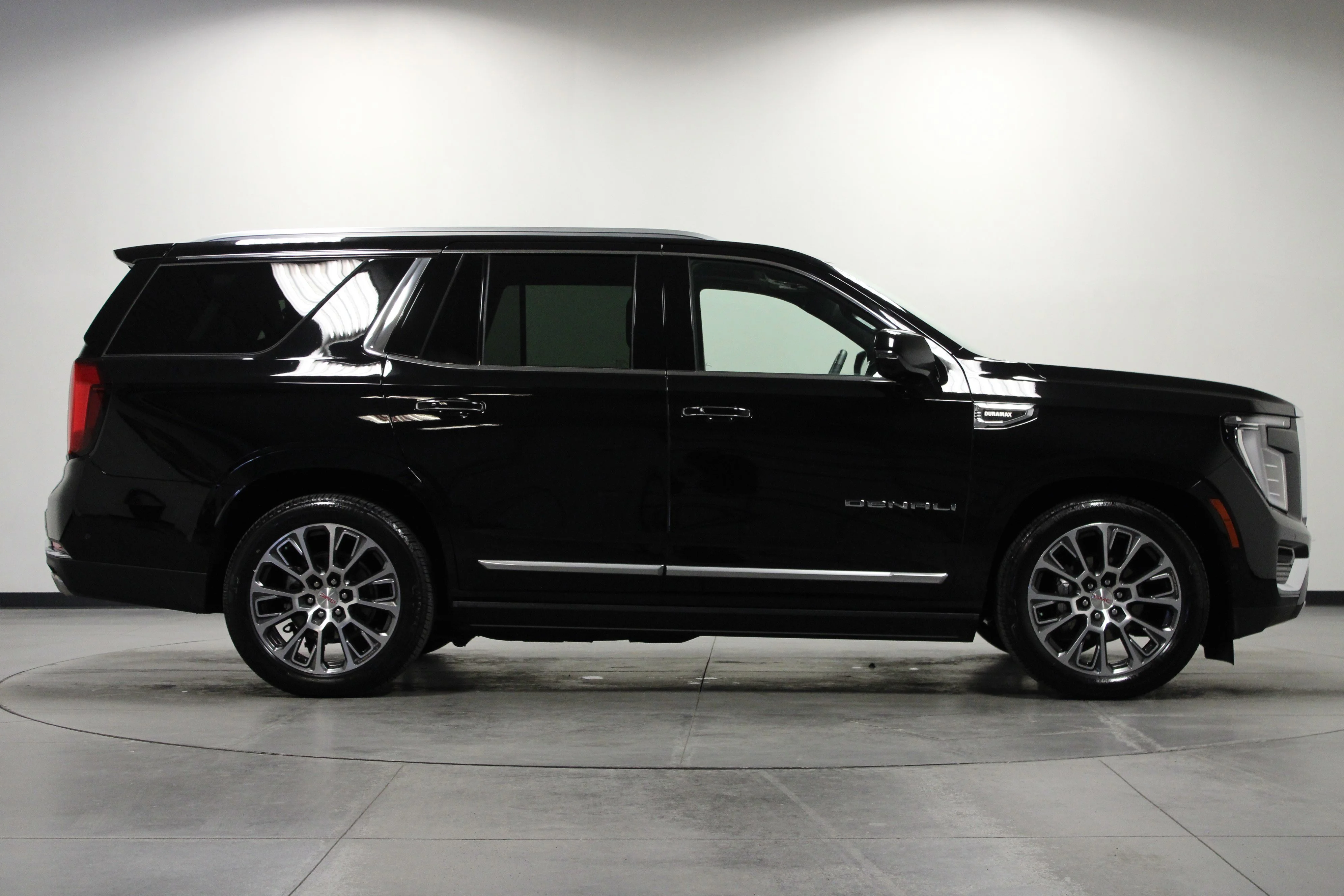 Used 2025 Onyx Black GMC Denali image 3