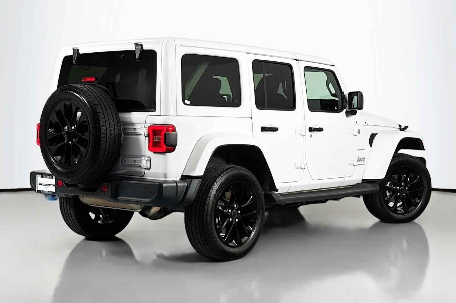 Used 2024 BRIGHT WHITE Jeep Sahara image 11