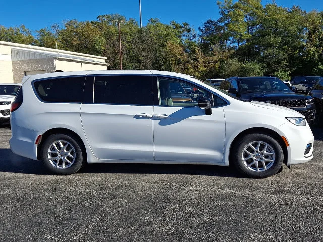 Used 2024 White Chrysler Touring L image 8