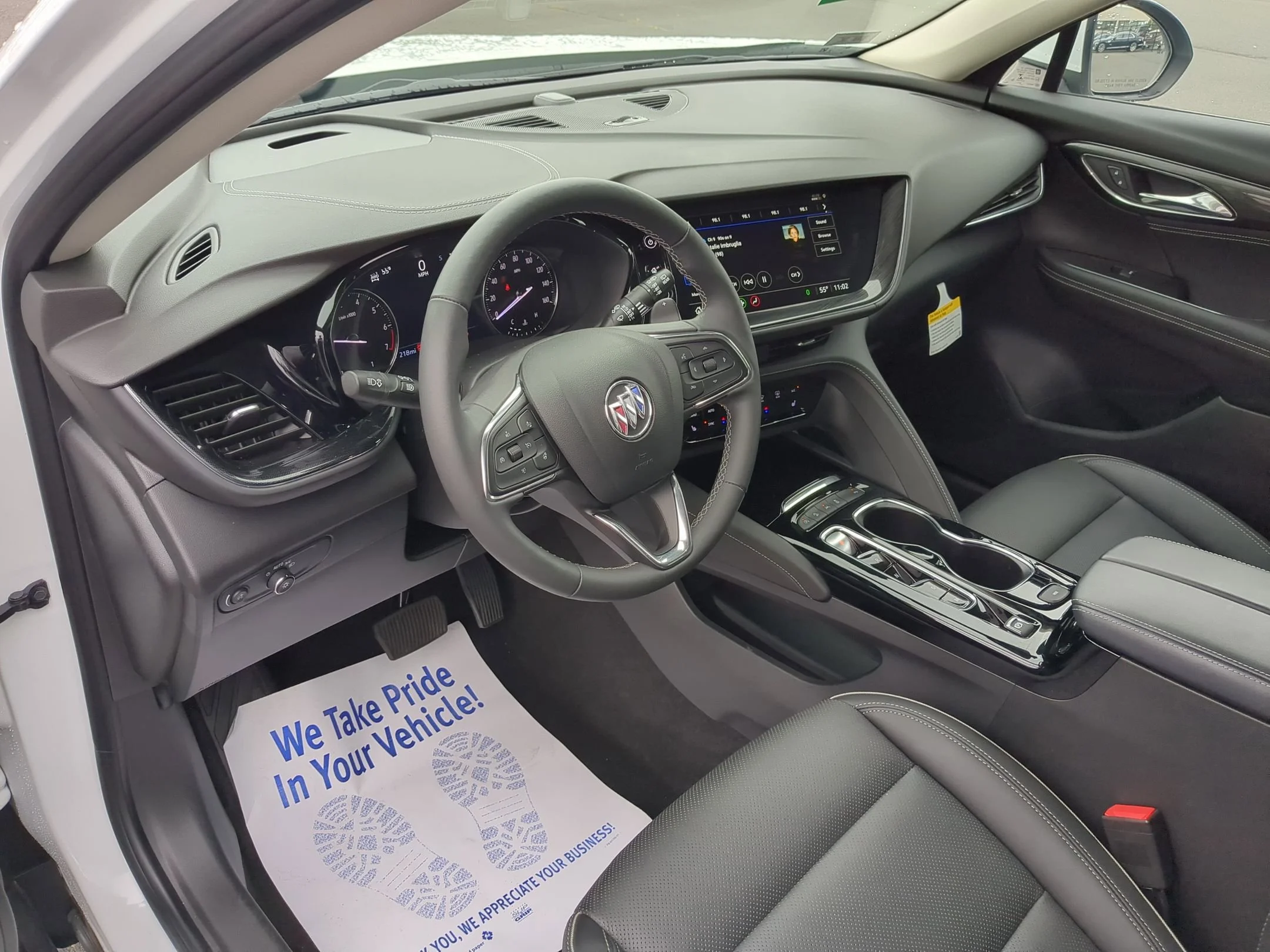 Used 2023 Summit White Buick Essence image 9