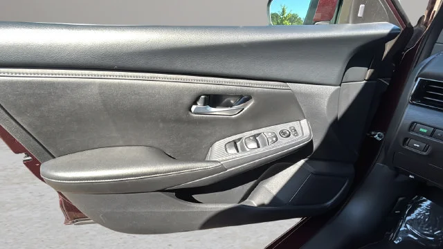 Used 2025  Nissan SV image 17