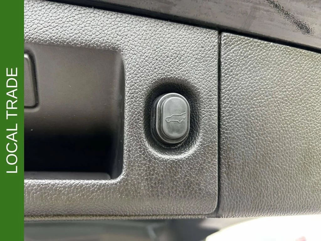 Used 2020 BLACK Chevrolet LT image 12