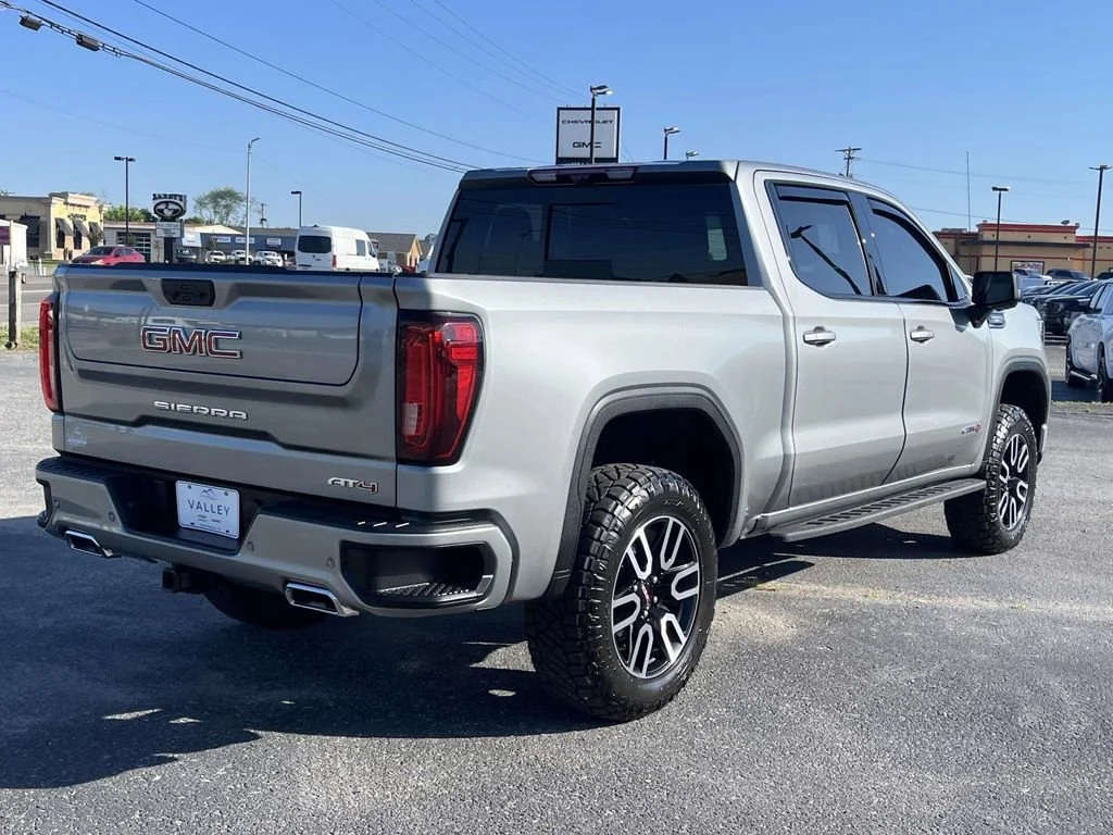 Used 2025 Sterling Metallic GMC AT4 image 4