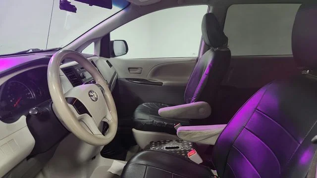 2014 Toyota Sienna L - Photo 13
