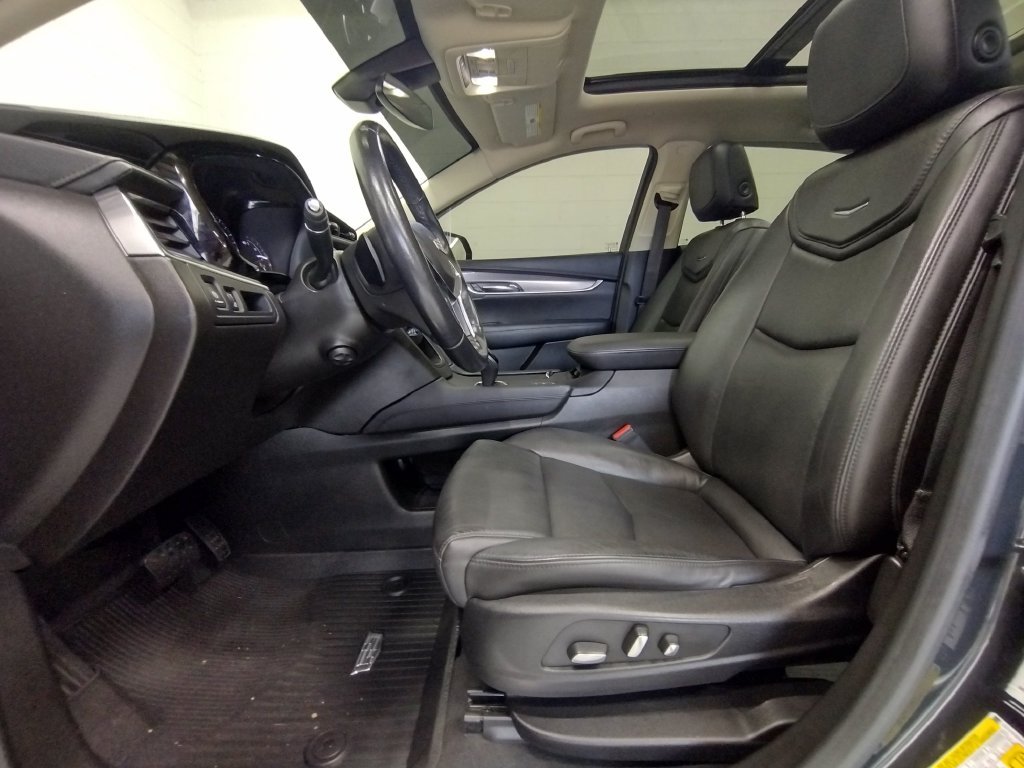 Used 2019  Cadillac Luxury image 39