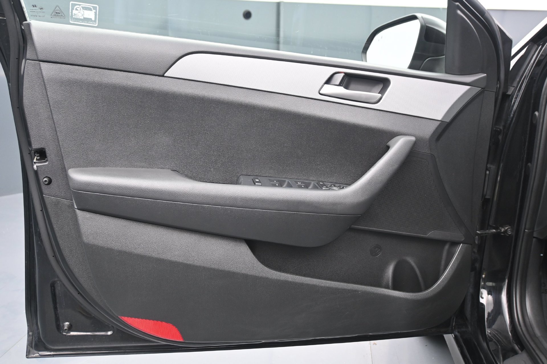 Used 2019 Phantom Black Hyundai SE 2.4L image 16