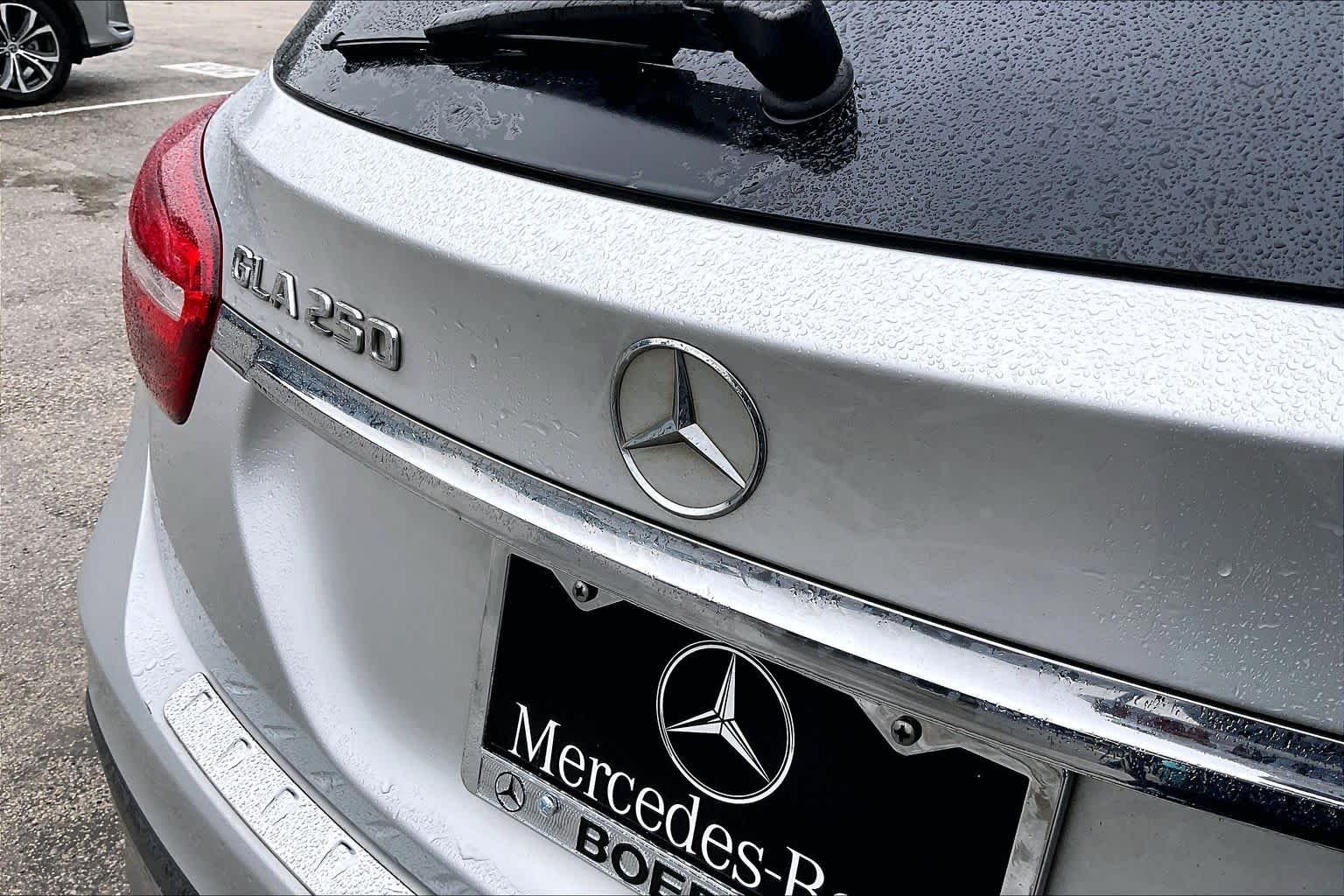 Used 2018 Polar Silver Metallic Mercedes-Benz GLA 250 image 29