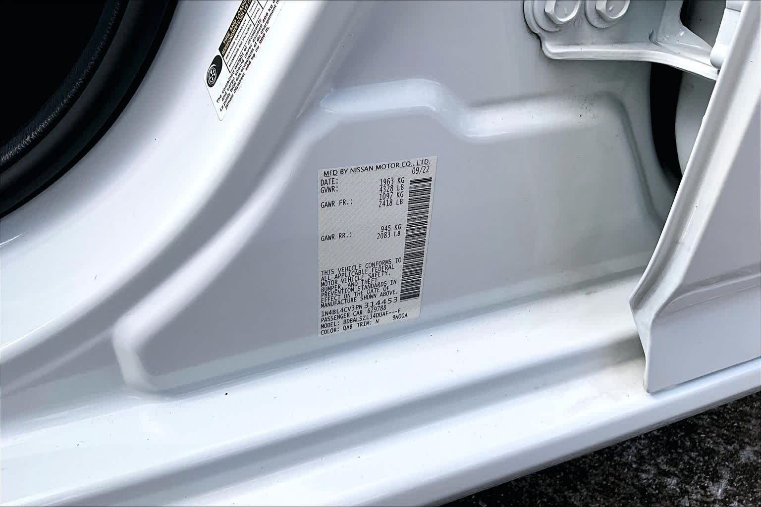 Used 2023 Pearl White Tricoat Nissan 2.5 SR image 34