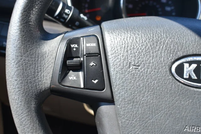 Used 2013 Red Kia LX image 20