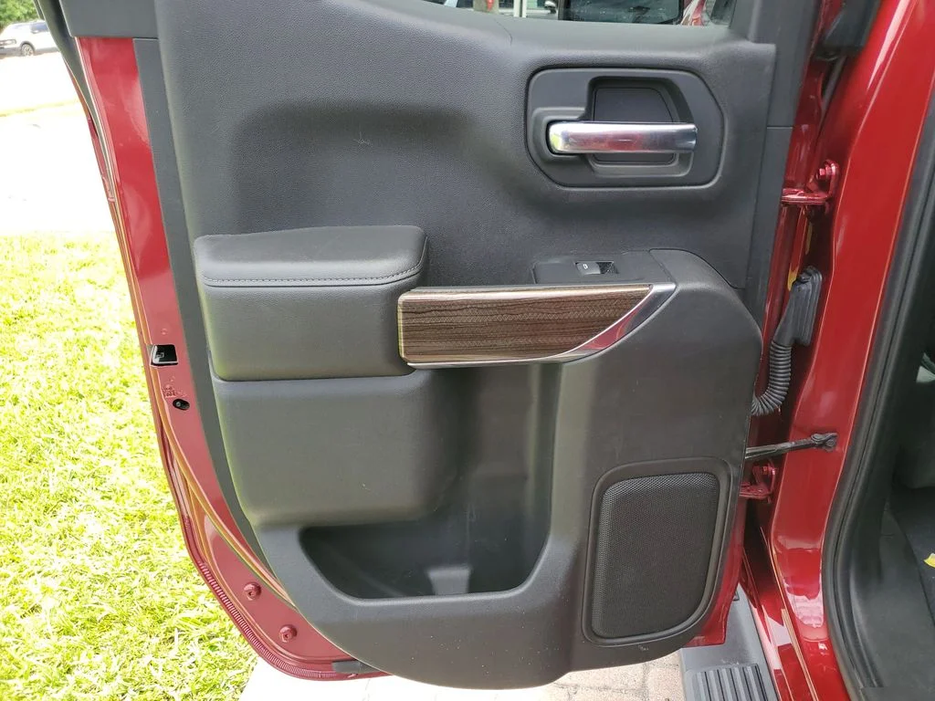 Used 2019 Red Chevrolet RST image 11