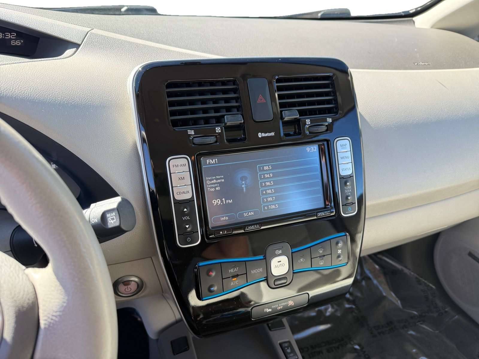 Used 2013 Super Black Nissan SV image 12
