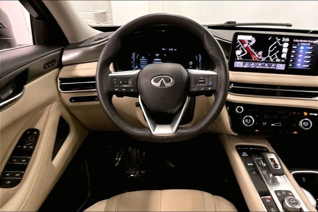 Used 2024 Majestic White INFINITI LUXE image 6