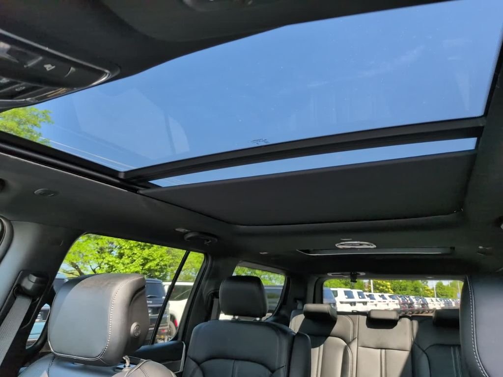 New 2026 Bright White Clearcoat Jeep Grand Wagoneer image 27