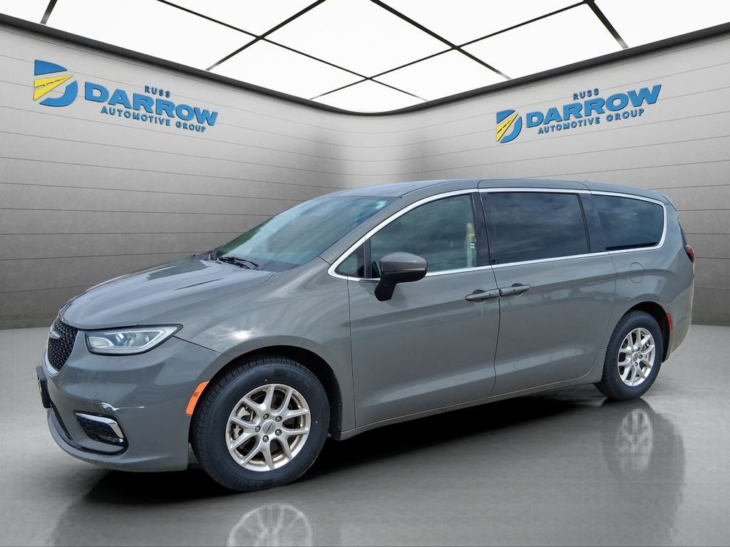 2023 Chrysler Pacifica Touring L's photo