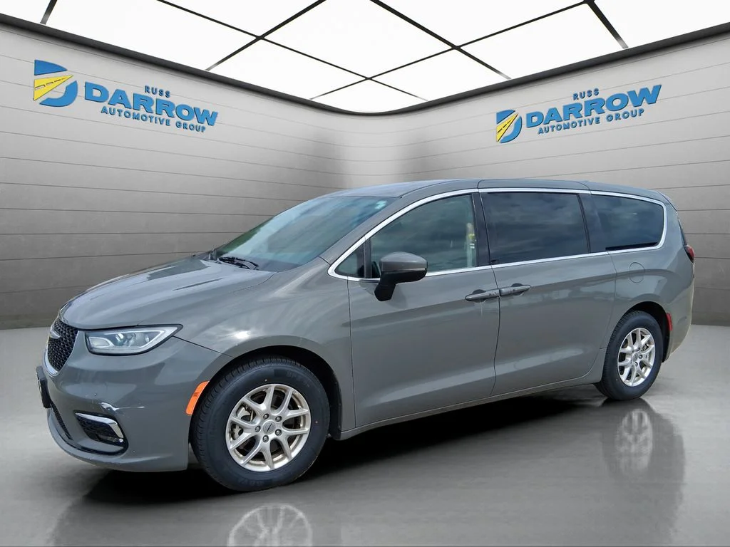 2023 Chrysler Pacifica Touring L's photo