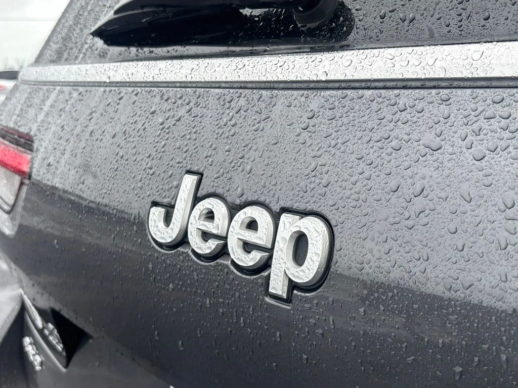Used 2024 Gray Jeep Limited image 39