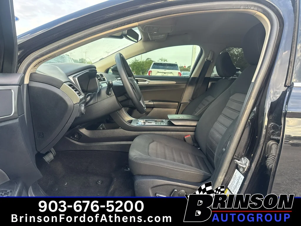 Used 2020 Agate Black Metallic Ford SE image 13