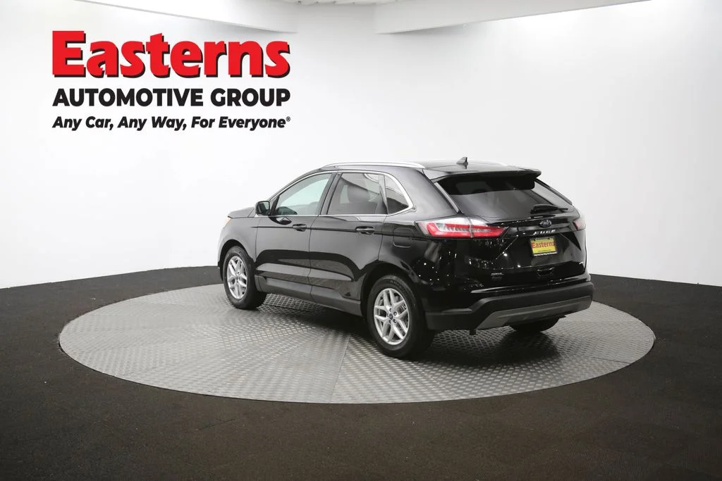 Used 2022 Black Ford SEL image 63