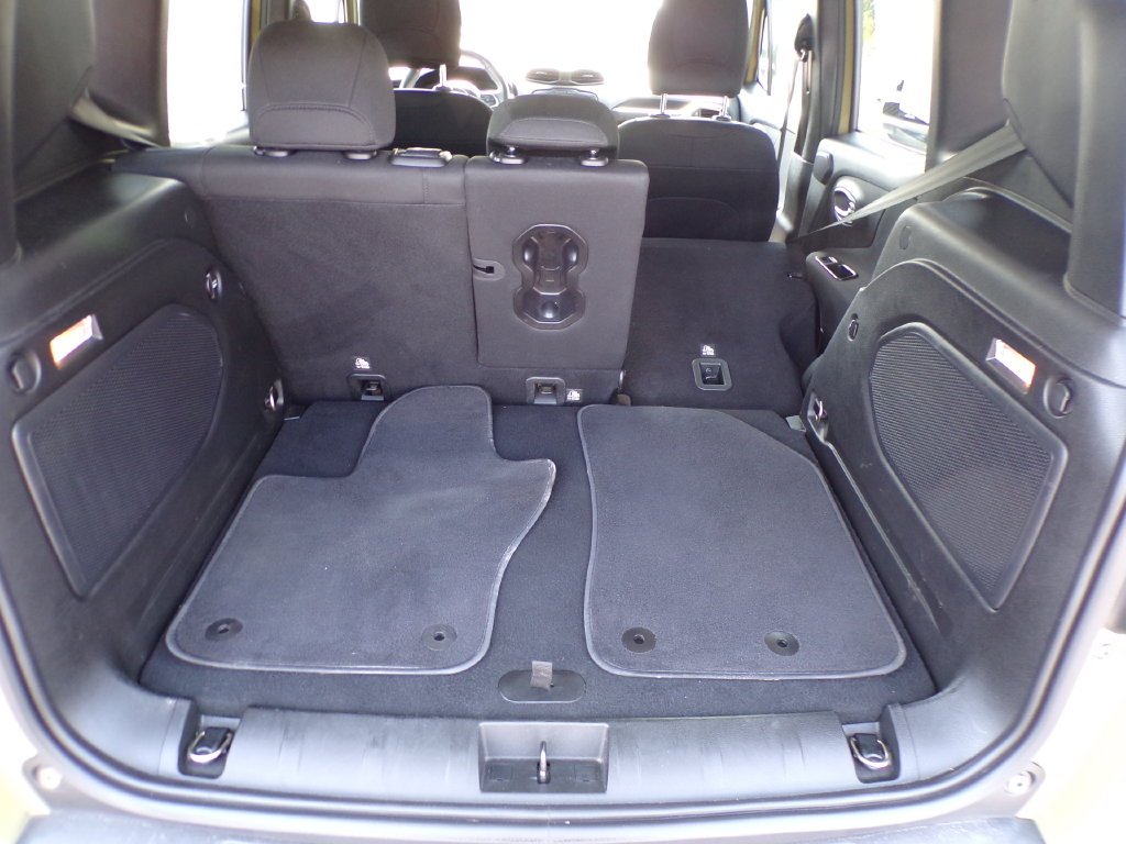 Used 2015 Green Jeep Latitude image 11