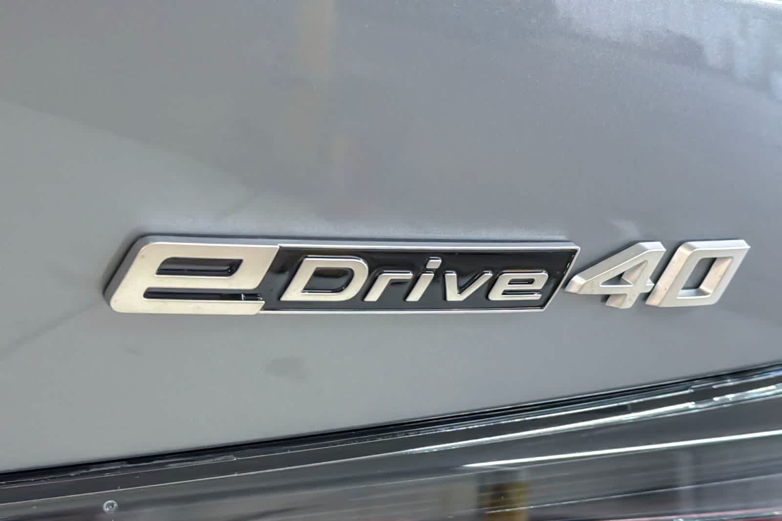 New 2026 Skyscraper Grey Metallic BMW eDrive40 image 25