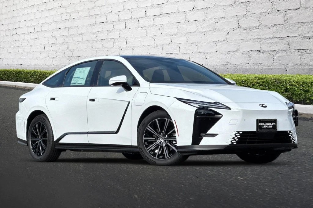 New 2026 Ultra White Lexus ES 350e PREMIUM image 2