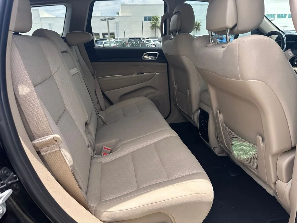 Used 2020 Diamond Black Jeep Laredo E image 18