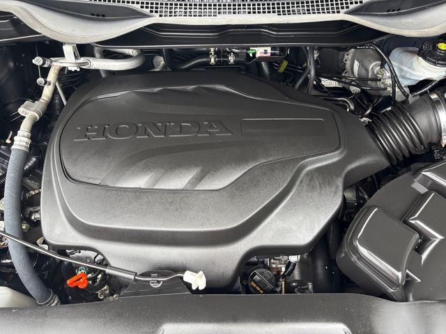 Used 2024 Modern Steel Metallic Honda Touring image 37