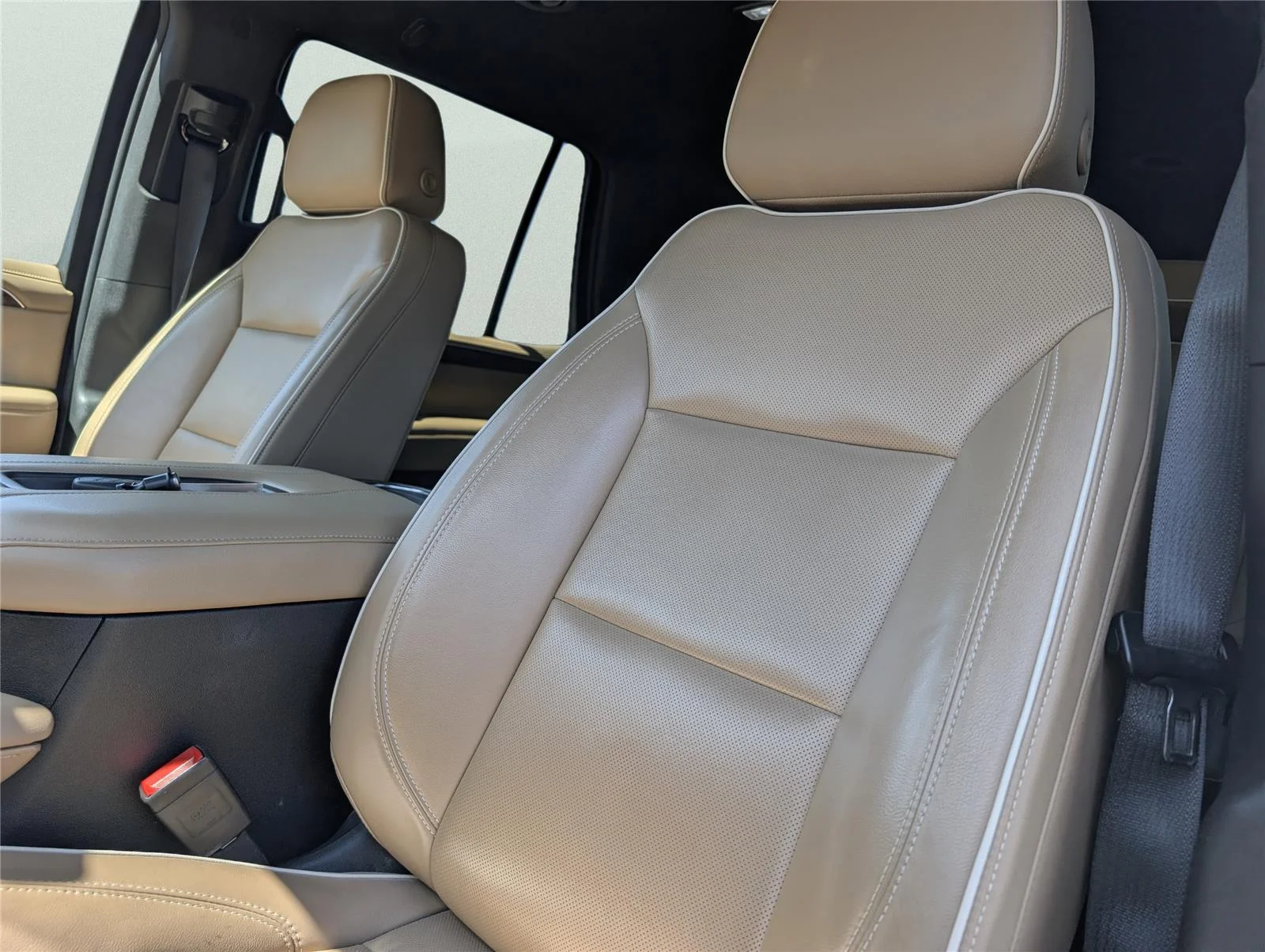 Used 2021 Iridescent Pearl Tricoat Chevrolet Premier image 12