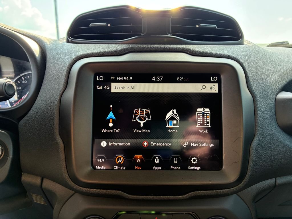 Used 2023 White Jeep Latitude image 15