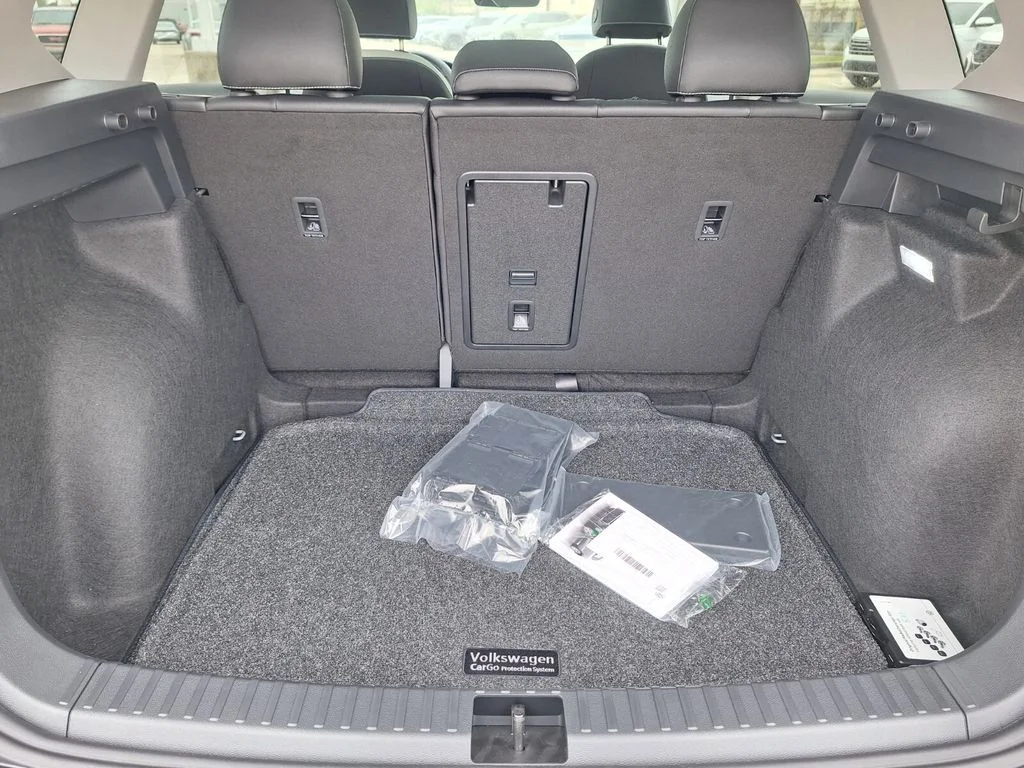 New 2026 Black Volkswagen 1.5T SE image 25