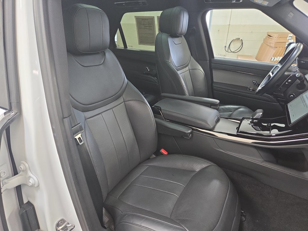 Used 2025 Fuji White Land Rover SE image 23