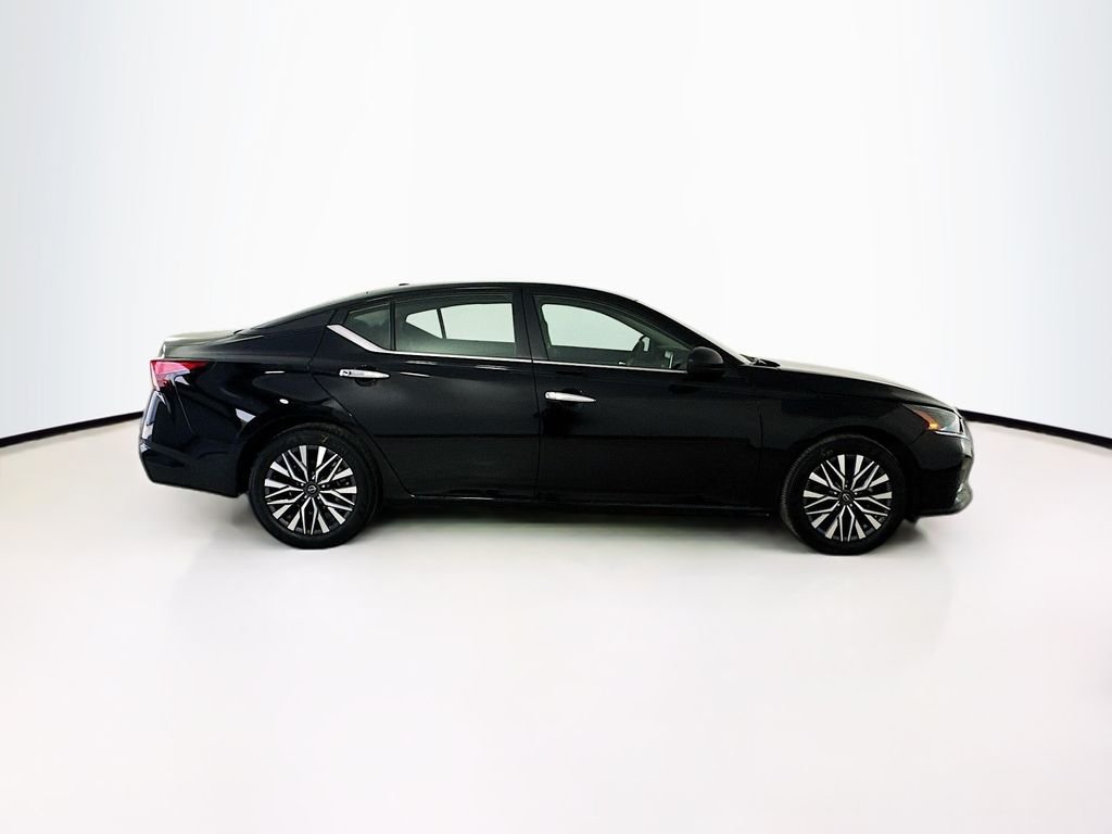 Used 2025 Super Black Clearcoat Nissan 2.5 SV image 8