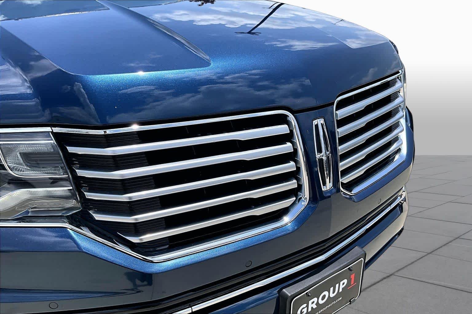 Used 2017 Midnight Sapphire Blue Metallic Lincoln Select image 28