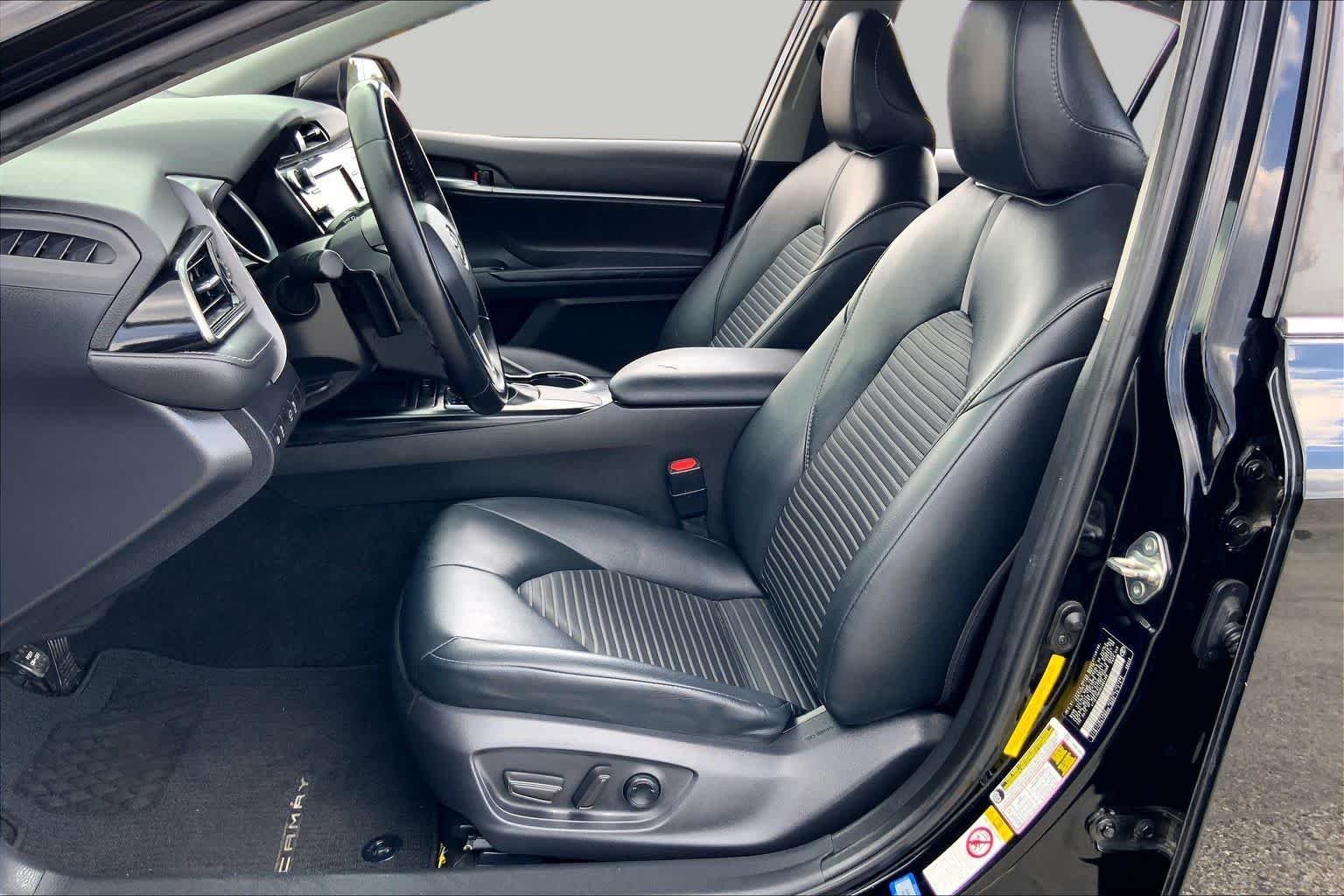 Used 2019 Midnight Black Metallic Toyota SE image 8