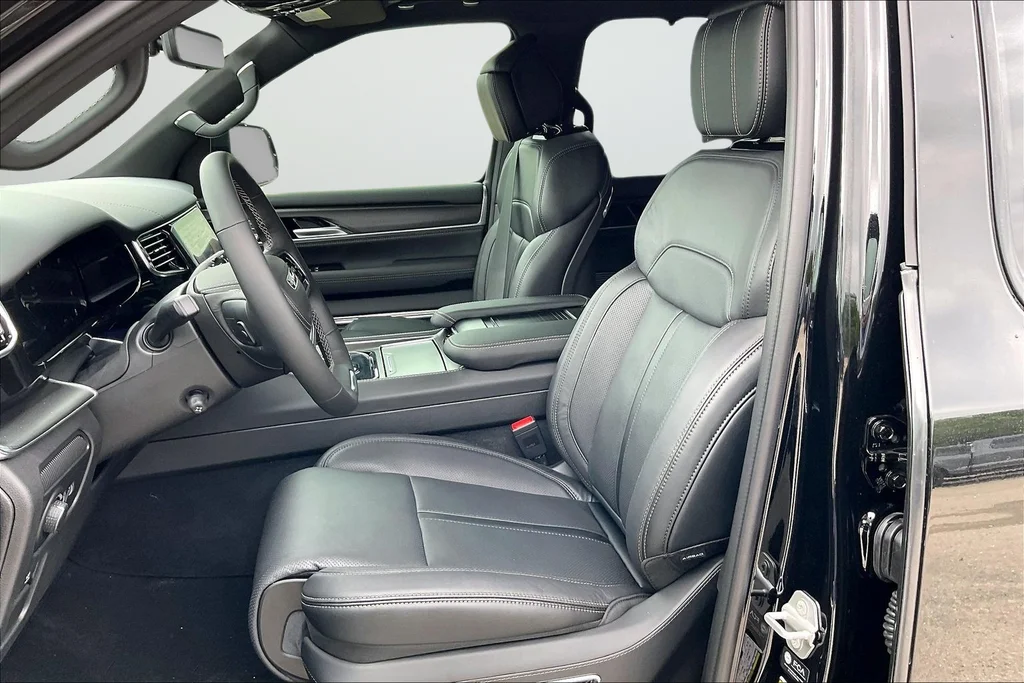 New 2026 High Gloss Black Jeep Summit Obsidian image 13